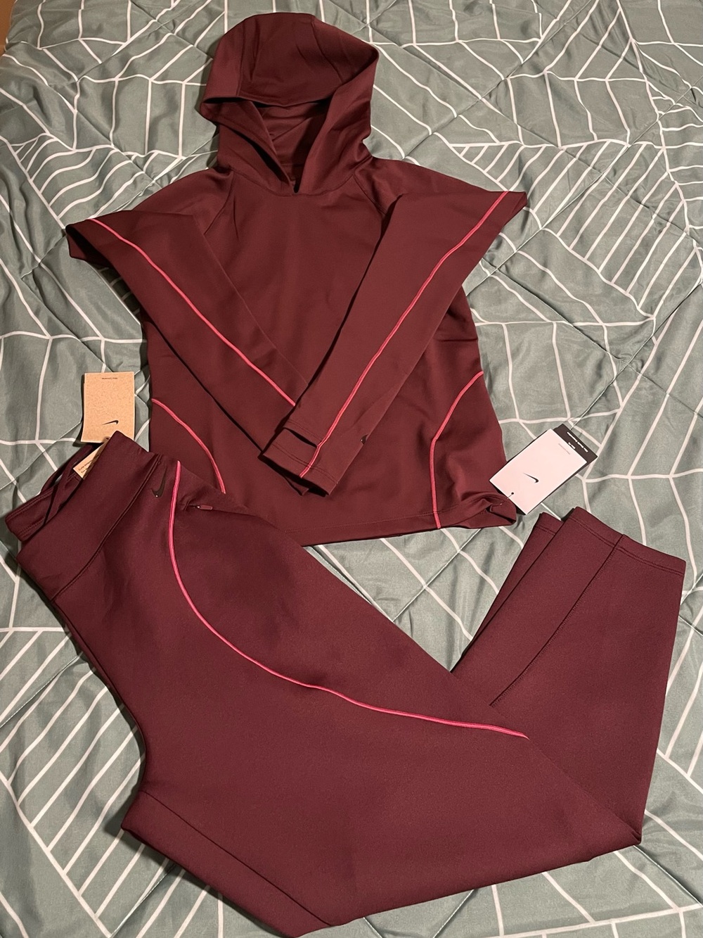 NWT Nike Universa Set (S/M)